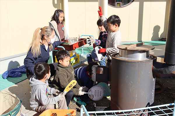 服装、髪型等自由